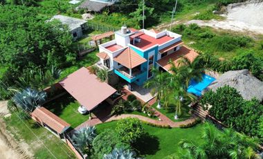HERMOSA VILLA CON ALBERCA Y PALAPA EN SANTA MARIA HUATULCO