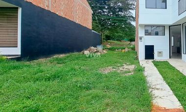 LOTE CONJUNTO CON LICENCIA DE CONSTRUCCIÓN