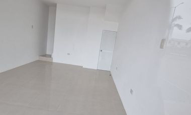 Local Comercial en Alquiler en el Centro Comercial Oasis, 40 Mt2, 1 Baño, Norte de Guayaquil