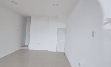 Local Comercial en Alquiler en el Centro Comercial Oasis, 40 Mt2, 1 Baño, Norte de Guayaquil