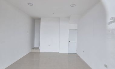 Local Comercial en Alquiler en el Centro Comercial Oasis, 40 Mt2, 1 Baño, Norte de Guayaquil