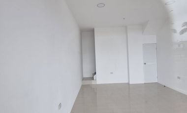 Local Comercial en Alquiler en el Centro Comercial Oasis, 40 Mt2, 1 Baño, Norte de Guayaquil