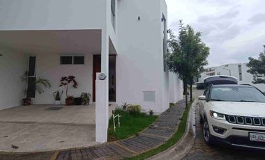 casa en renta lomas de Angelopolis