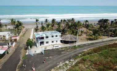VENDO CASA CON TERRENO- PEDERNALES- ESMERALDAS