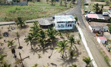 VENDO CASA CON TERRENO- PEDERNALES- ESMERALDAS