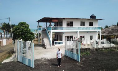 VENDO CASA CON TERRENO- PEDERNALES- ESMERALDAS