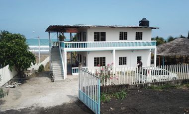 VENDO CASA CON TERRENO- PEDERNALES- ESMERALDAS