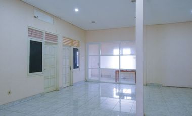 RUMAH MEWAH DI LOKASI STRATEGIS DEKAT ALUN ALUN KIDUL