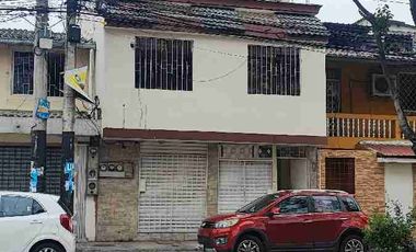 Sauces 8, alquilo local comercial en zona comercial