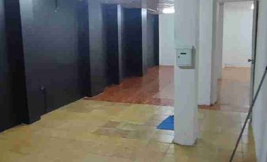 Sauces 8, alquilo local comercial en zona comercial