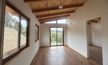 VENDE NUEVA, HERMOSA Y ACOGEDORA CASA EN LAS CRUCES COMUNA EL TABO