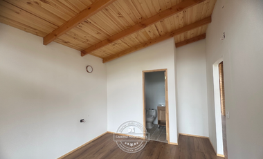 VENDE NUEVA, HERMOSA Y ACOGEDORA CASA EN LAS CRUCES COMUNA EL TABO