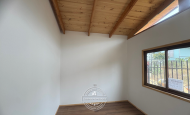 VENDE NUEVA, HERMOSA Y ACOGEDORA CASA EN LAS CRUCES COMUNA EL TABO