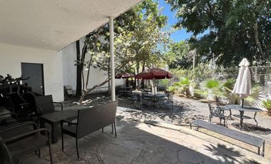 Casa en Venta en Esquina con Estilo Único y Gran Plazoleta, Colonia Moderna, Guadalajara