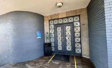 Casa en Venta en Esquina con Estilo Único y Gran Plazoleta, Colonia Moderna, Guadalajara