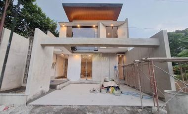 RUMAH DESAIN KONTEMPORER DI MAGUWOHARJO SLEMAN