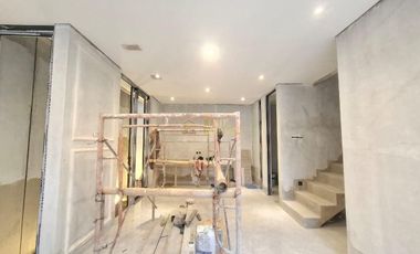 RUMAH DESAIN KONTEMPORER DI MAGUWOHARJO SLEMAN