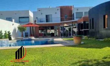 VENTA RESIDENCIA HACIENDA DE LA PALOMA,ALBERCA ,4 REMS. C/U CON BAÑO UÑY CLOSET, 1025M2 T. EQUIPADA TOTALMENTE,FRENTE A PARQUE.