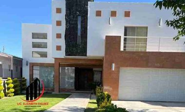 VENTA RESIDENCIA HACIENDA DE LA PALOMA,ALBERCA ,4 REMS. C/U CON BAÑO UÑY CLOSET, 1025M2 T. EQUIPADA TOTALMENTE,FRENTE A PARQUE.