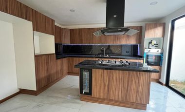 HERMOSA CASA INTELIGENTE EN FRACCIONAMIENTO ALTANA, ATRAS DE PLAZA SAN DIEGO.