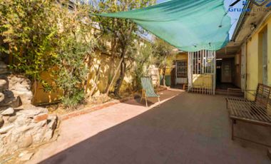 Vendo casa con gran terreno Recoleta