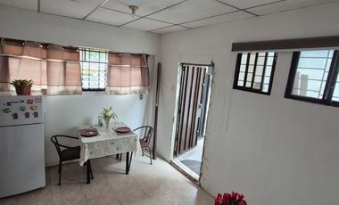 Suite Amoblada en Alquiler en La Urbanización Puerto Azul, Planta Baja, 1 Habitación, 1 Baño, Vía a la Costa.