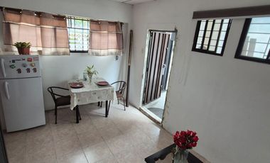 Suite Amoblada en Alquiler en La Urbanización Puerto Azul, Planta Baja, 1 Habitación, 1 Baño, Vía a la Costa.