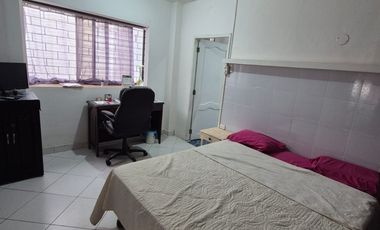 Suite Amoblada en Alquiler en La Urbanización Puerto Azul, Planta Baja, 1 Habitación, 1 Baño, Vía a la Costa.