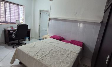 Suite Amoblada en Alquiler en La Urbanización Puerto Azul, Planta Baja, 1 Habitación, 1 Baño, Vía a la Costa.