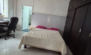 Suite Amoblada en Alquiler en La Urbanización Puerto Azul, Planta Baja, 1 Habitación, 1 Baño, Vía a la Costa.