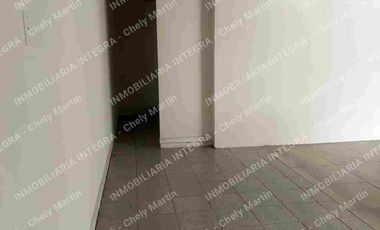 RENTA DE LOCAL EN IRAPUATO. EN PLAZA COMERCIAL.