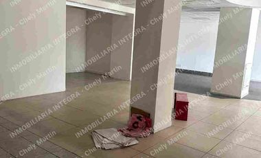 RENTA DE LOCAL EN IRAPUATO. EN PLAZA COMERCIAL.