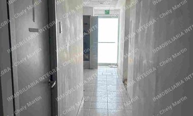 RENTA DE LOCAL EN IRAPUATO. EN PLAZA COMERCIAL.