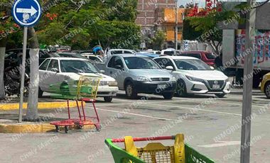RENTA DE LOCAL EN IRAPUATO. EN PLAZA COMERCIAL.