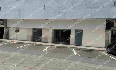RENTA DE LOCAL EN IRAPUATO. EN PLAZA COMERCIAL.