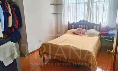 SE VENDE CASA INDEPENDIENTE ESQUINERA CON PROYECCIÓN A SEGUNDO PISO  EN  CAUPICHO SUR DE QUITO