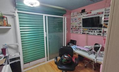 CASA CON GRAN POTENCIAL CON LOCAL COMERCIAL