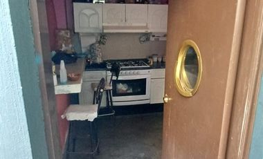 CASA CON GRAN POTENCIAL CON LOCAL COMERCIAL