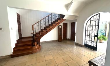VENTA CASA AV SANTA CUZ SAN ISIDRO