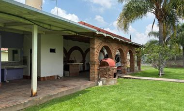 HERMOSA TERRAZA A UN COSTADO DEL LAGO DE CAJITITLÁN