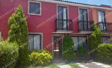 CASA DE DOS PISOS EN PRIVADA CON DOBLE CASETA DE VIGILANCIA