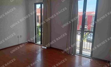 CASA DE DOS PISOS EN PRIVADA CON DOBLE CASETA DE VIGILANCIA