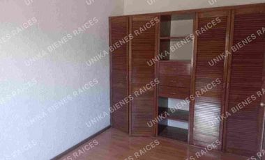 CASA DE DOS PISOS EN PRIVADA CON DOBLE CASETA DE VIGILANCIA