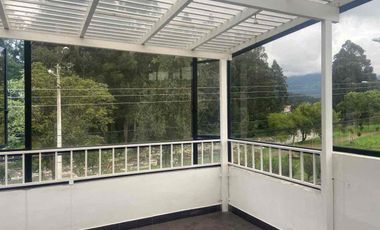 casa en venta en puertas de sol batán San Sebastián de 3 pisos 4 habitaciones