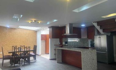 casa en venta en puertas de sol batán San Sebastián de 3 pisos 4 habitaciones