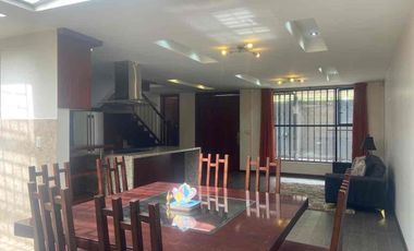 casa en venta en puertas de sol batán San Sebastián de 3 pisos 4 habitaciones