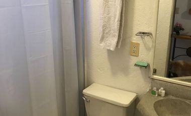 CASA EN CONDOMINIO LOMA DE JURIQUILLA. Con 2 plantas, 2 recamaras,  estudio TV y 2 baños.