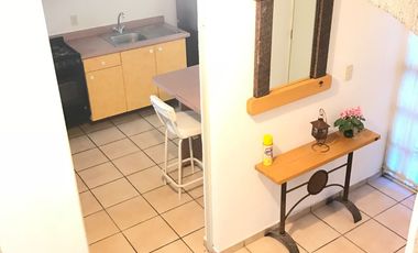 CASA EN CONDOMINIO LOMA DE JURIQUILLA. Con 2 plantas, 2 recamaras,  estudio TV y 2 baños.
