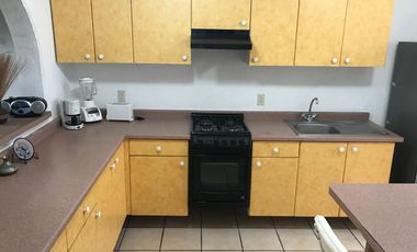 CASA EN CONDOMINIO LOMA DE JURIQUILLA. Con 2 plantas, 2 recamaras,  estudio TV y 2 baños.