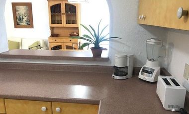 CASA EN CONDOMINIO LOMA DE JURIQUILLA. Con 2 plantas, 2 recamaras,  estudio TV y 2 baños.